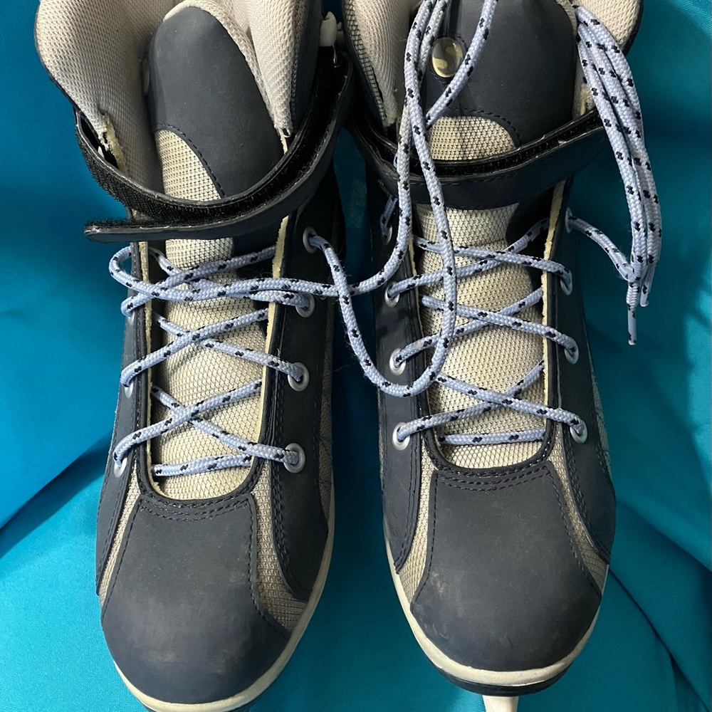 women's ice skates used about 10 times.